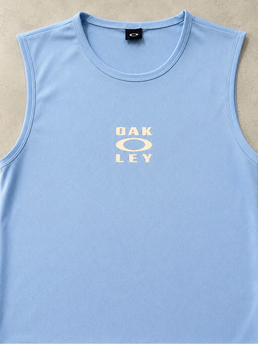 Like New Oakley Light Blue Sleeveless Athletic Tank size XL fitted